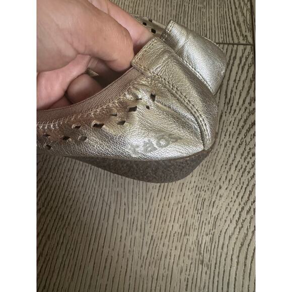 Taos Gold Ballet Flats Size 6.5 - Picture 2 of 6